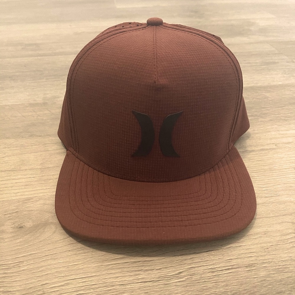 Brand New Men's Hurley maroon/Burgundy hat